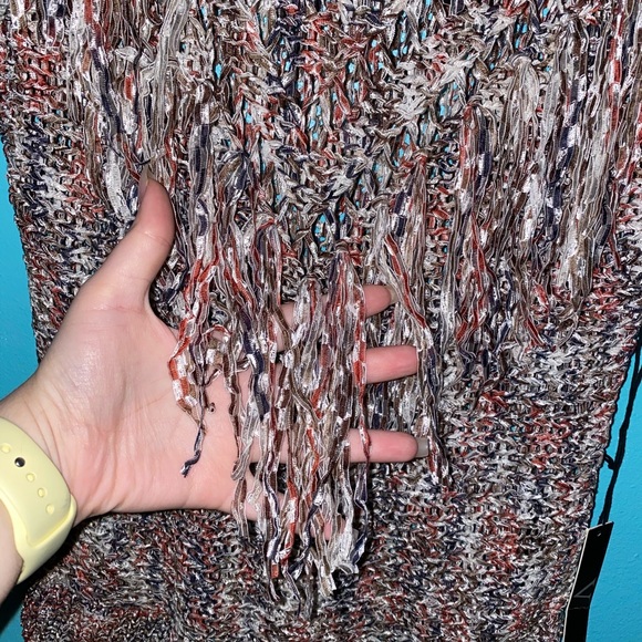 Colorful top with fringe - Picture 2 of 5